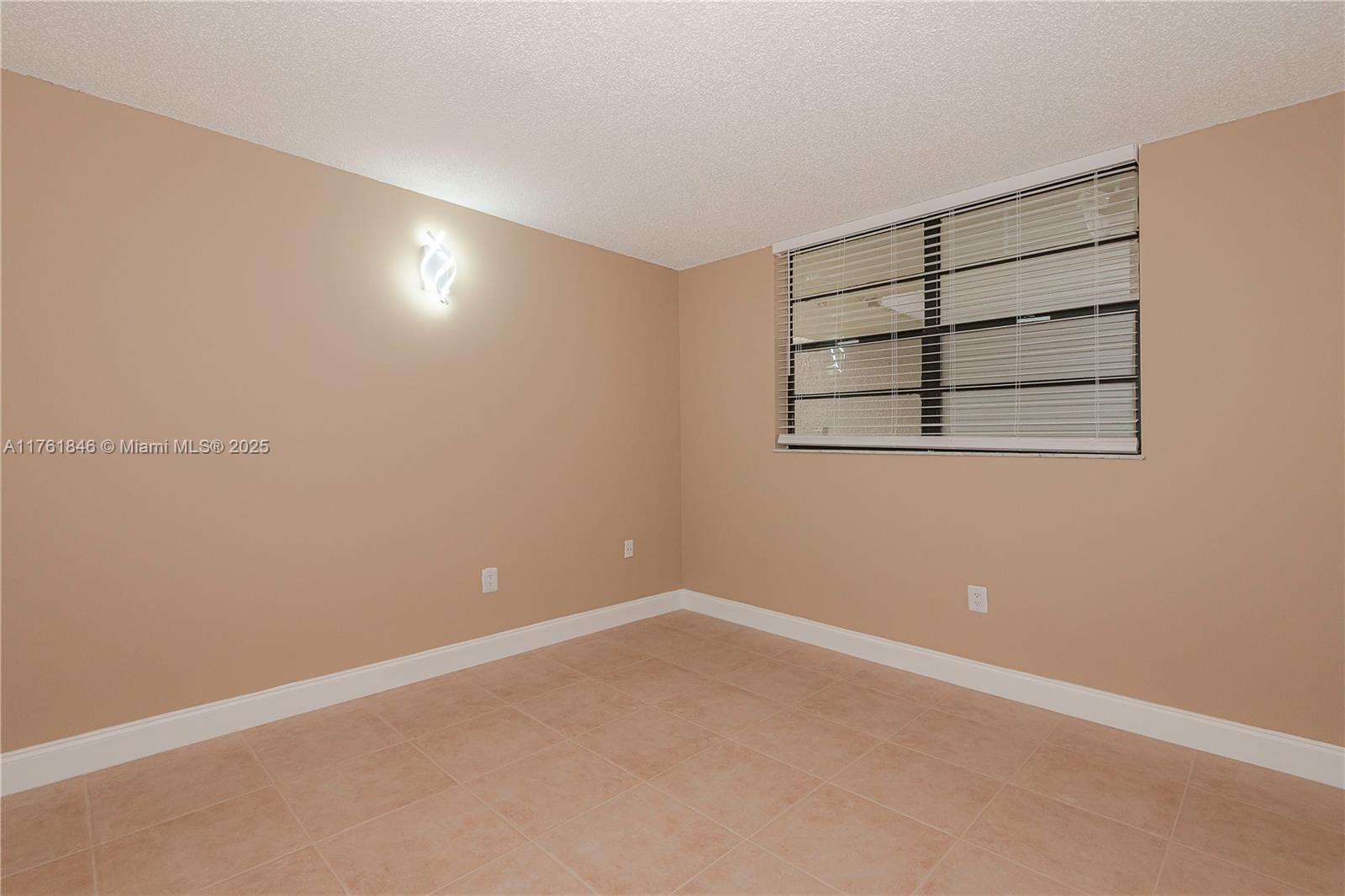 901 Colony Point Cir #102, Pembroke Pines, Florida image 13