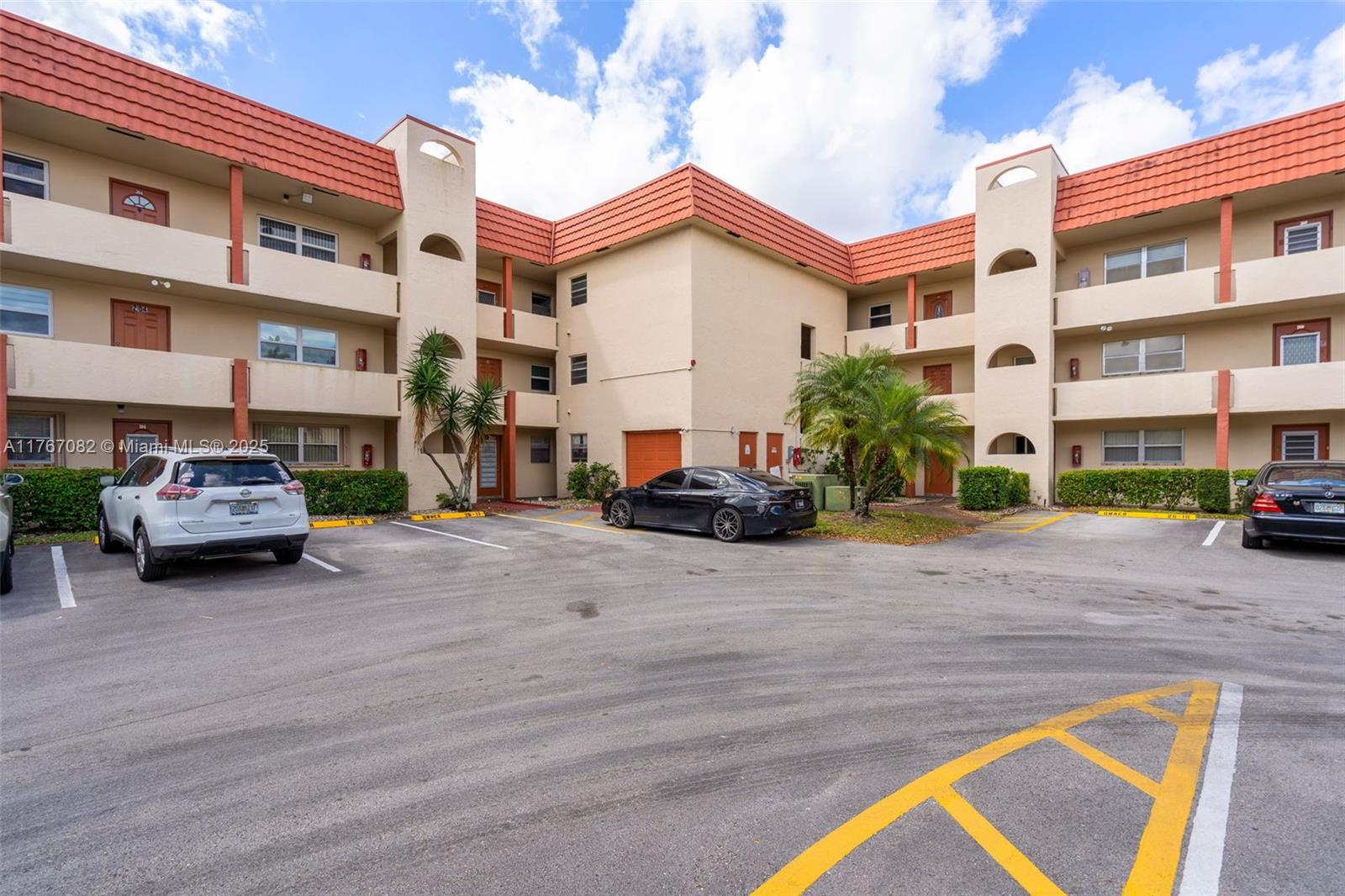 8040 N Sunrise Lakes Dr #106, Sunrise, Florida image 2