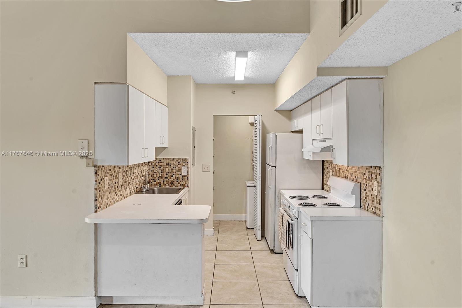 3241 Sabal Palm Mnr #301, Davie, Florida image 7