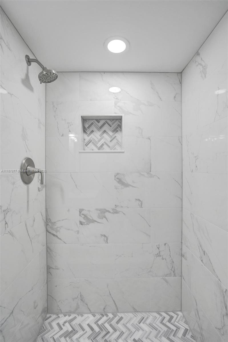 426 NE 210th Cir Ter #104-2, Miami, Florida image 32