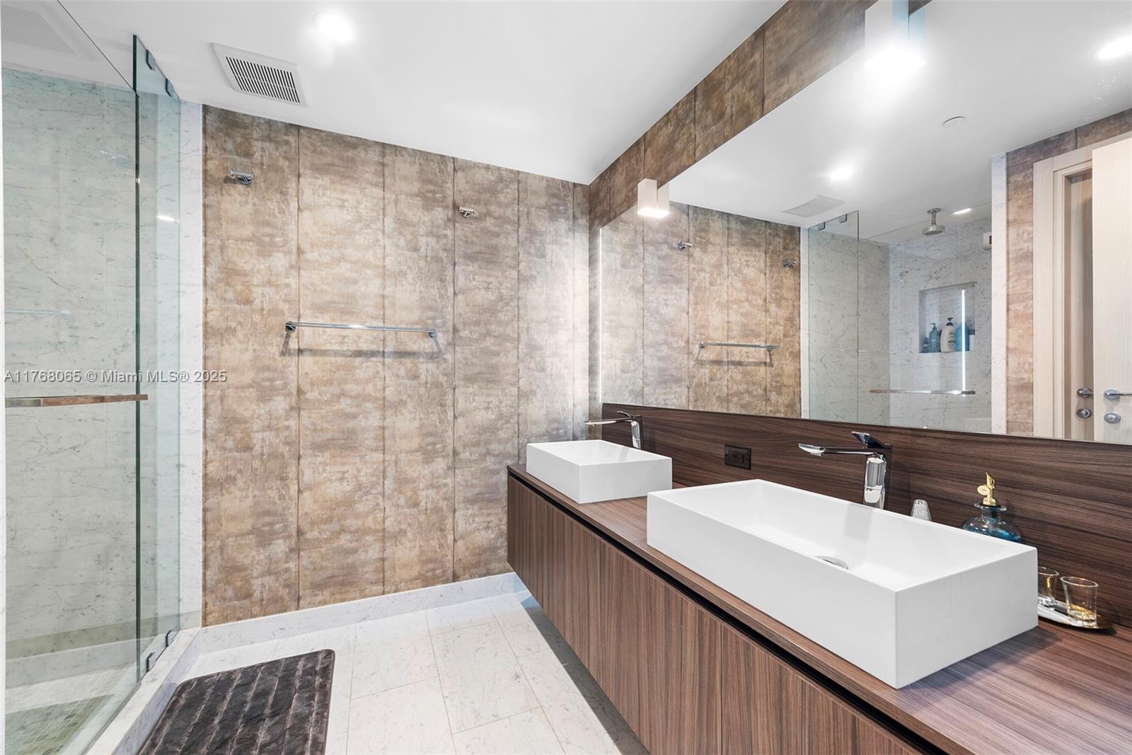 1000 Brickell Plz #4705, Miami, Florida image 11