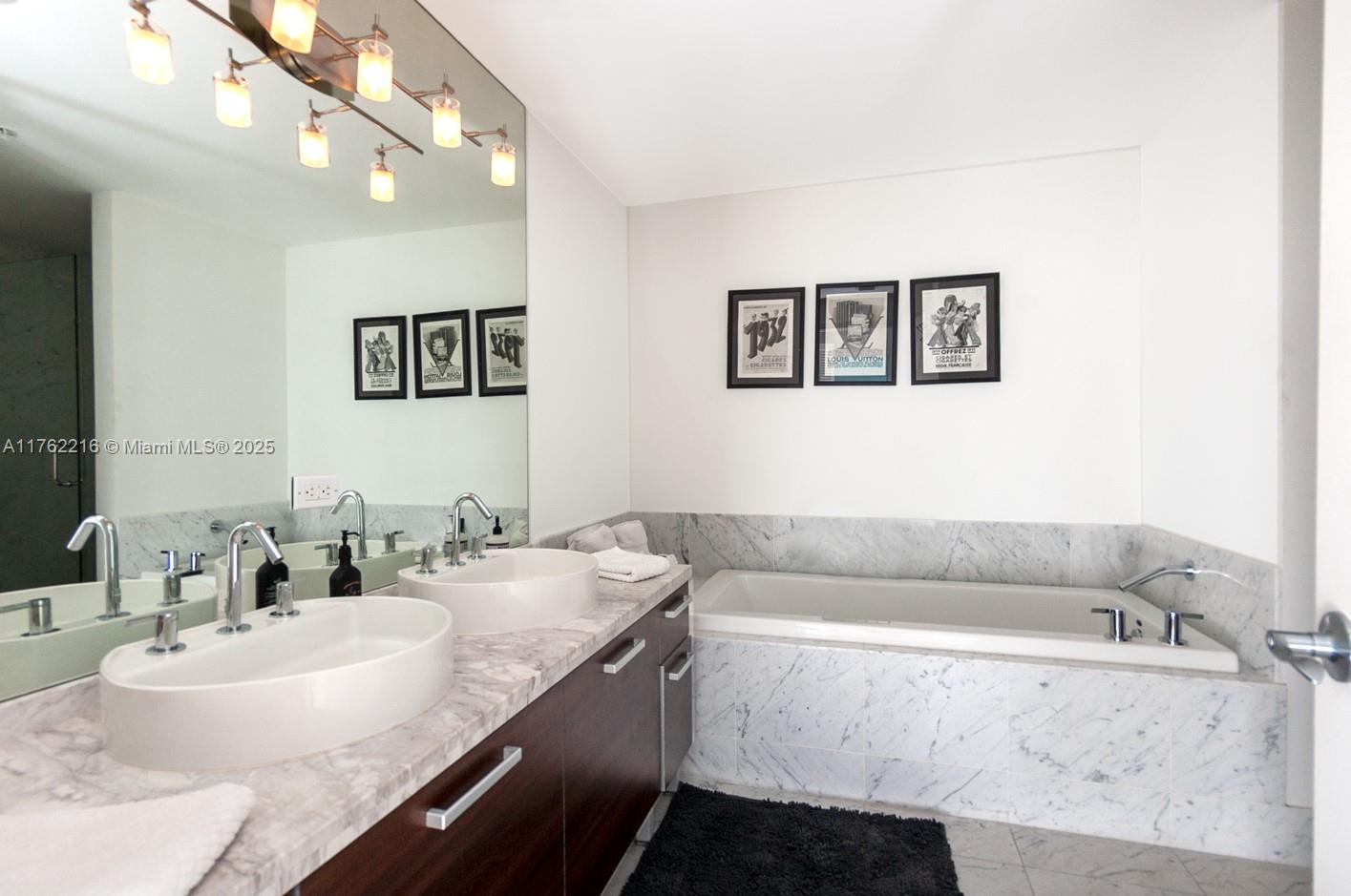 244 Biscayne Blvd #4104, Miami FL 33132