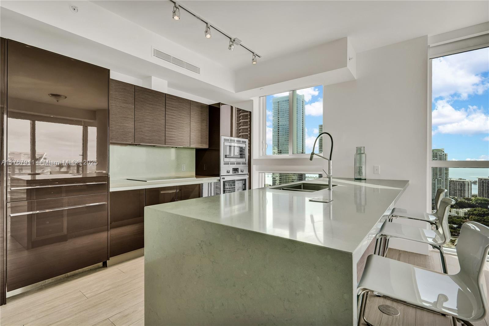 Apartamento para Alugar em Miami, FL