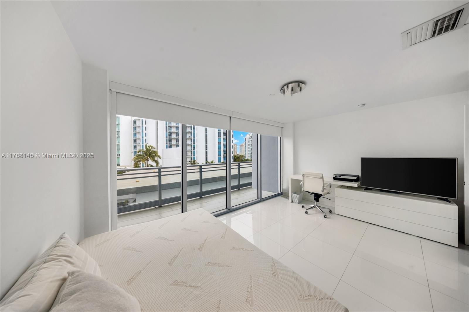 2950 NE 188th St #534, Aventura, Florida image 23