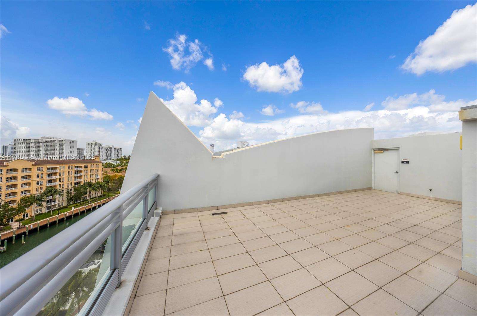 2950 NE 188th St #534, Aventura, Florida image 3