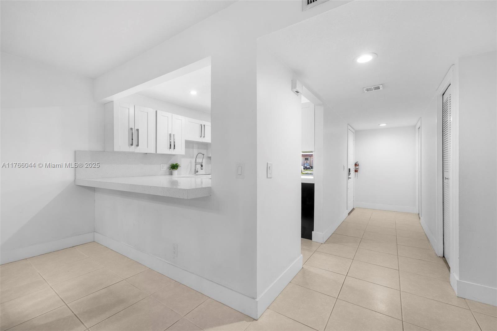 369 Lakeview Dr #102, Weston, Florida image 4