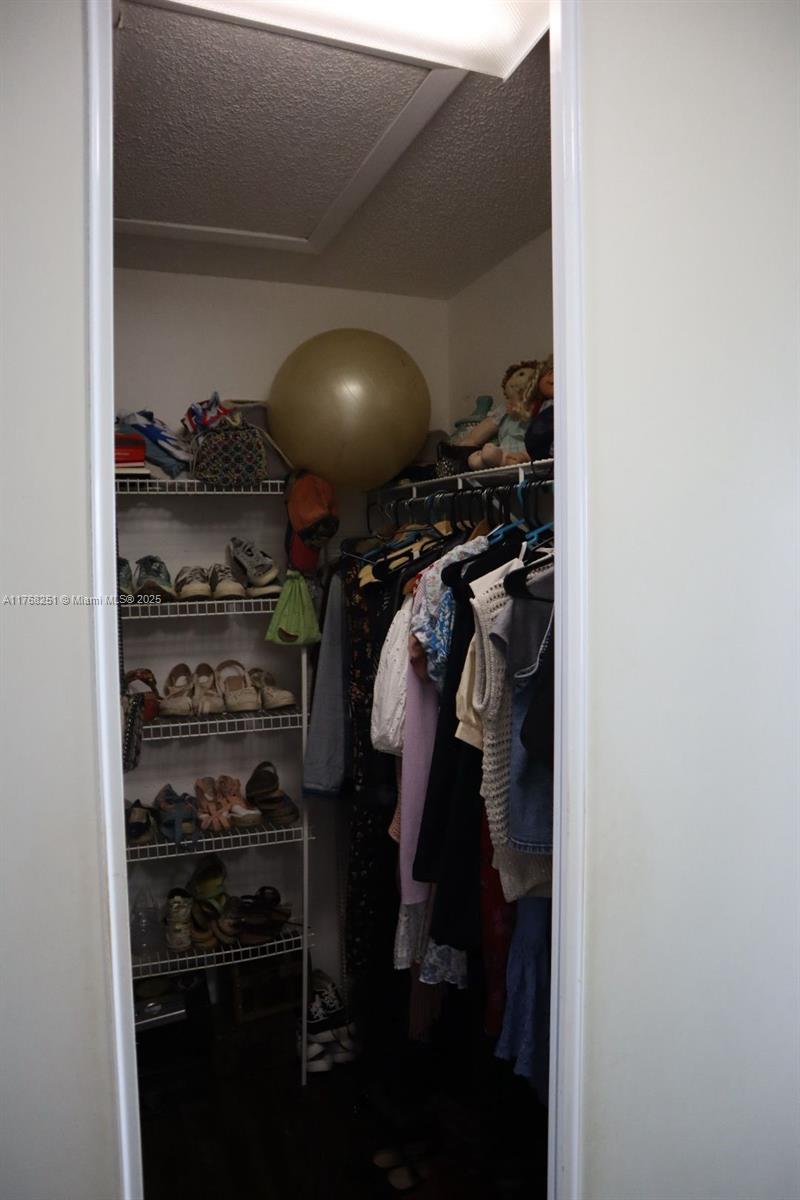 Residential, Pembroke Pines, Florida image 35