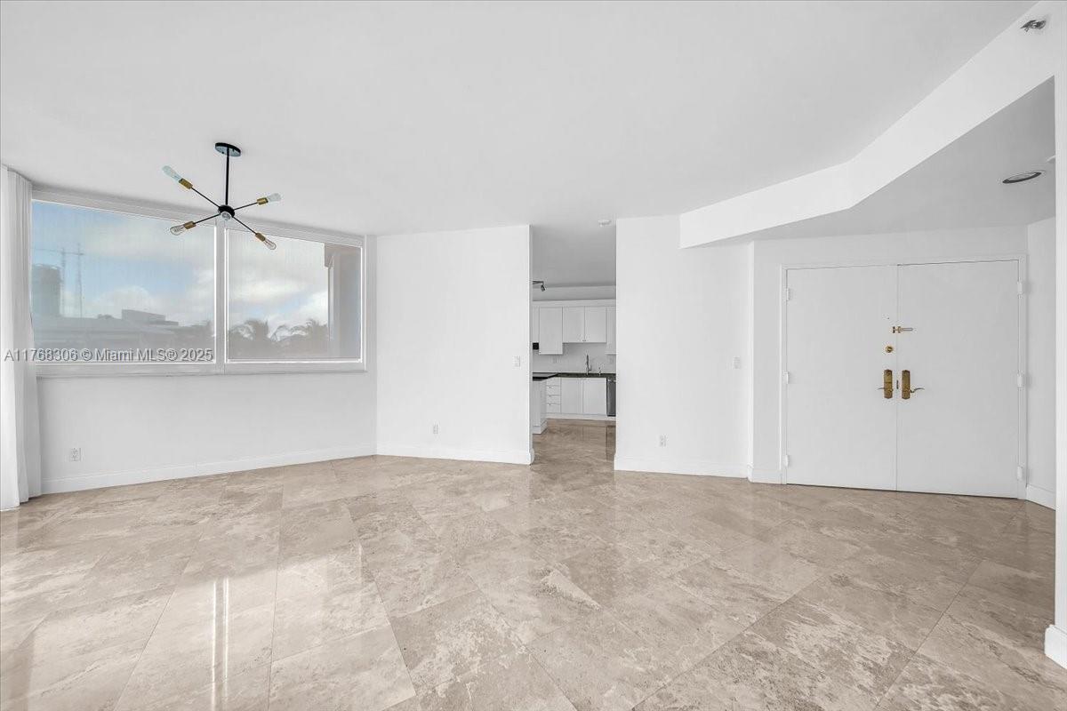 300 S Pointe Dr #406, Miami Beach FL 33139