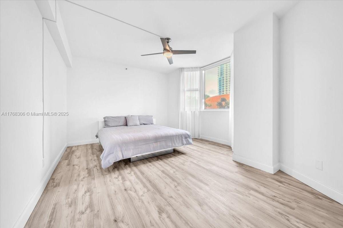 300 S Pointe Dr #406, Miami Beach FL 33139