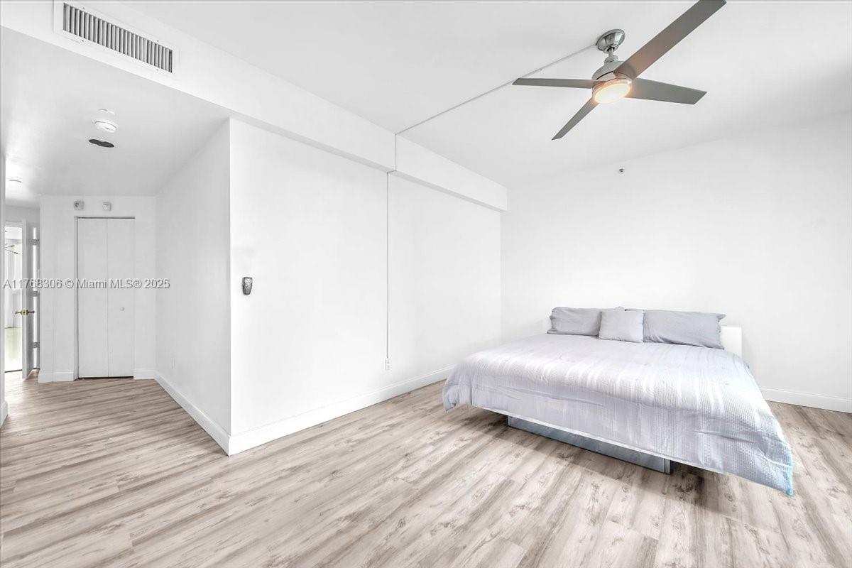 300 S Pointe Dr #406, Miami Beach FL 33139