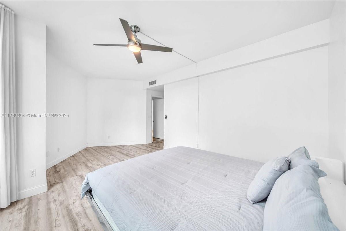 300 S Pointe Dr #406, Miami Beach FL 33139