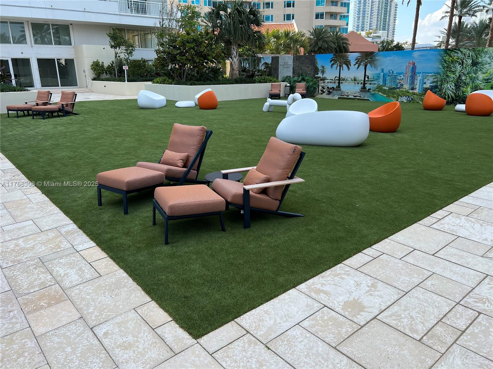 300 S Pointe Dr #406, Miami Beach FL 33139