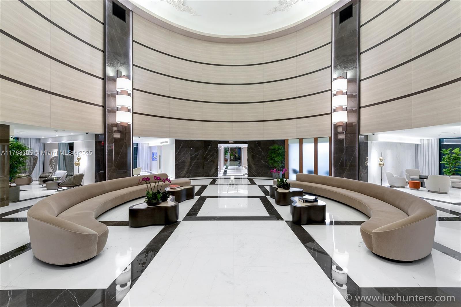 300 S Pointe Dr #406, Miami Beach FL 33139