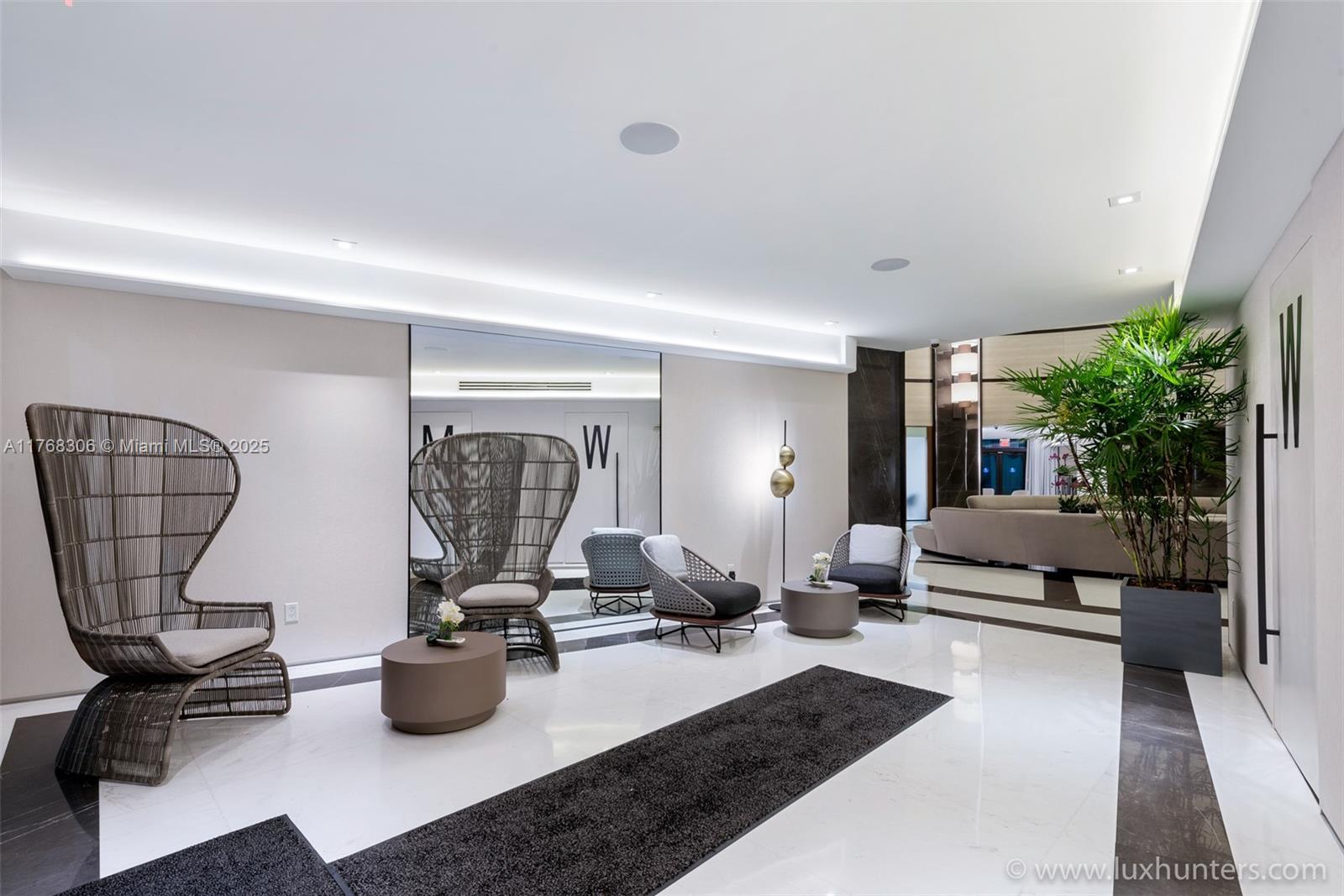 300 S Pointe Dr #406, Miami Beach FL 33139