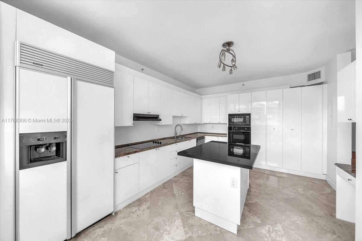300 S Pointe Dr #406, Miami Beach FL 33139
