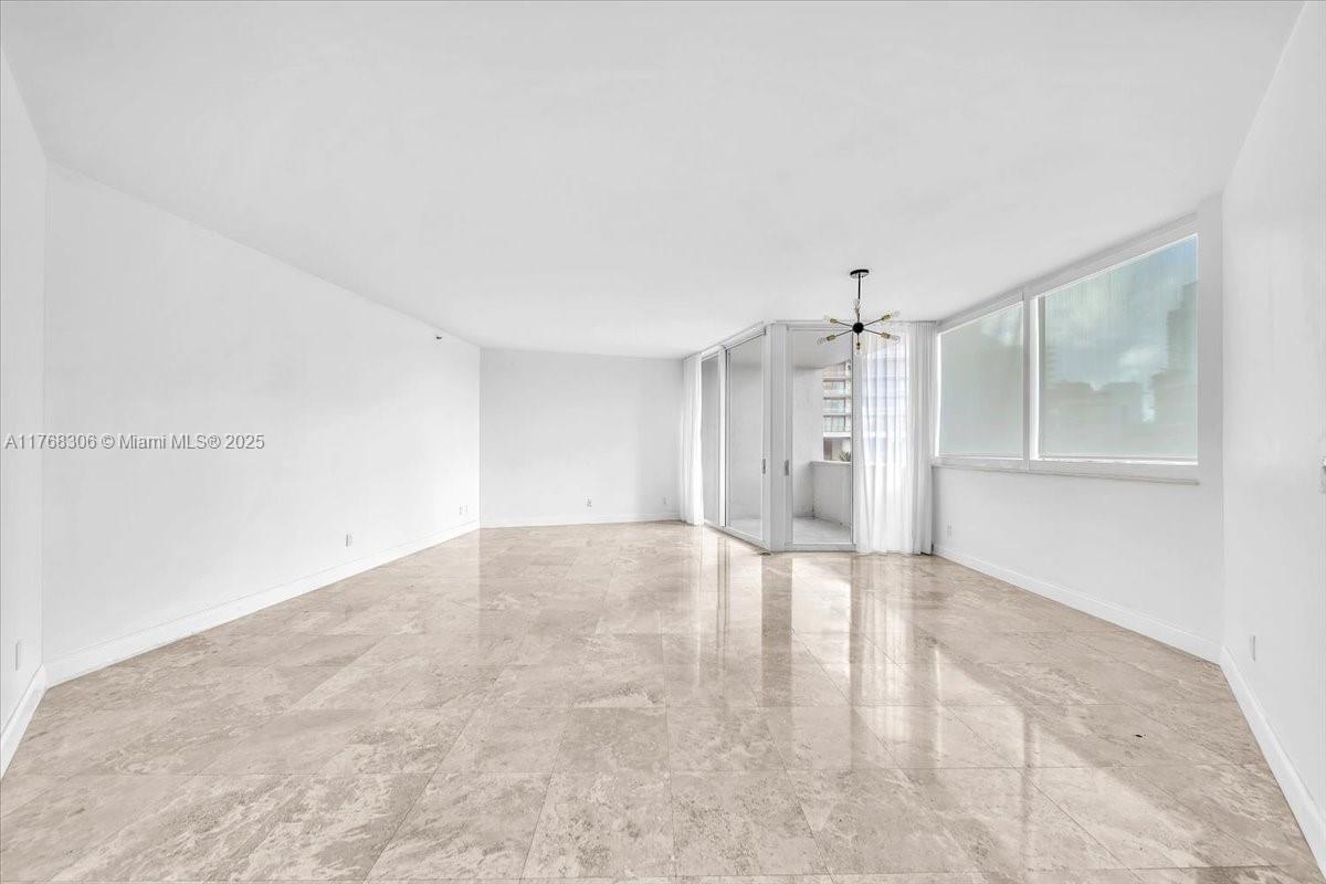 300 S Pointe Dr #406, Miami Beach FL 33139