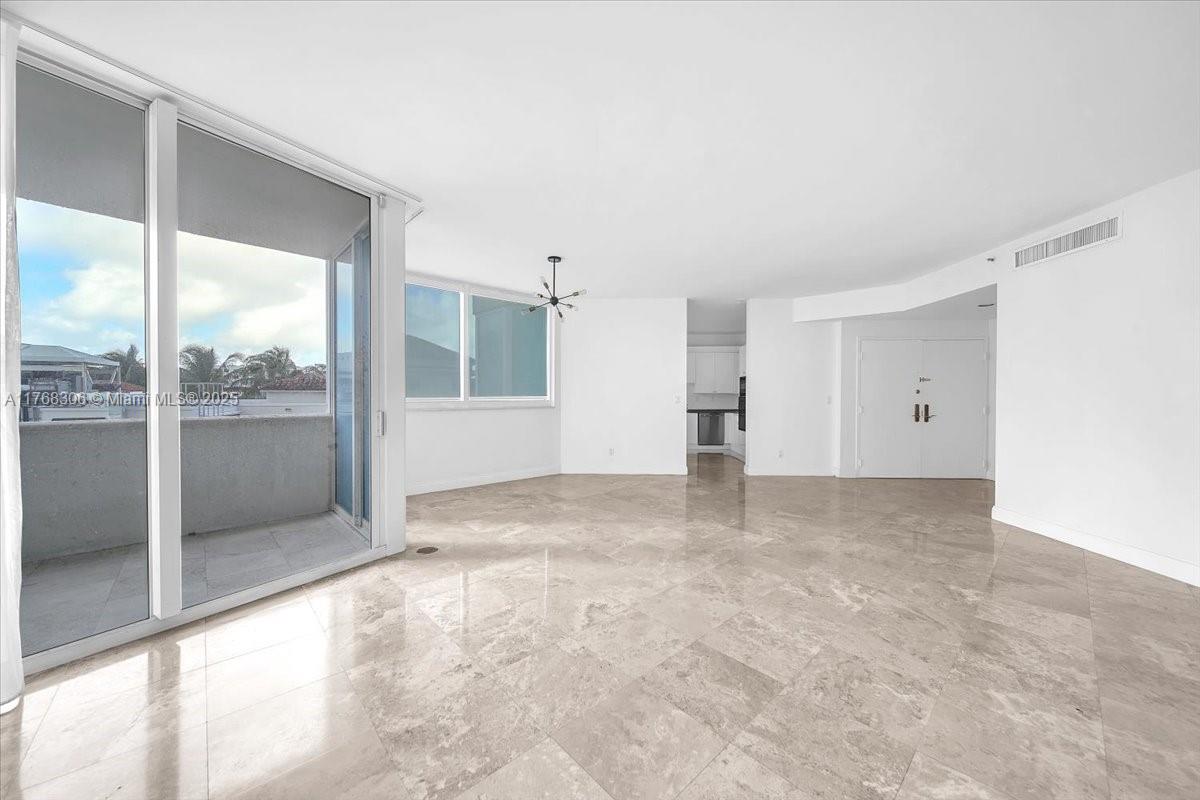 300 S Pointe Dr #406, Miami Beach FL 33139
