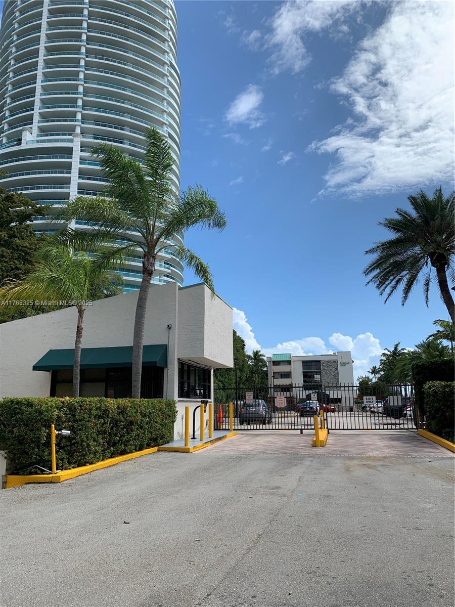 2201 Brickell Ave #4, Miami FL 33129