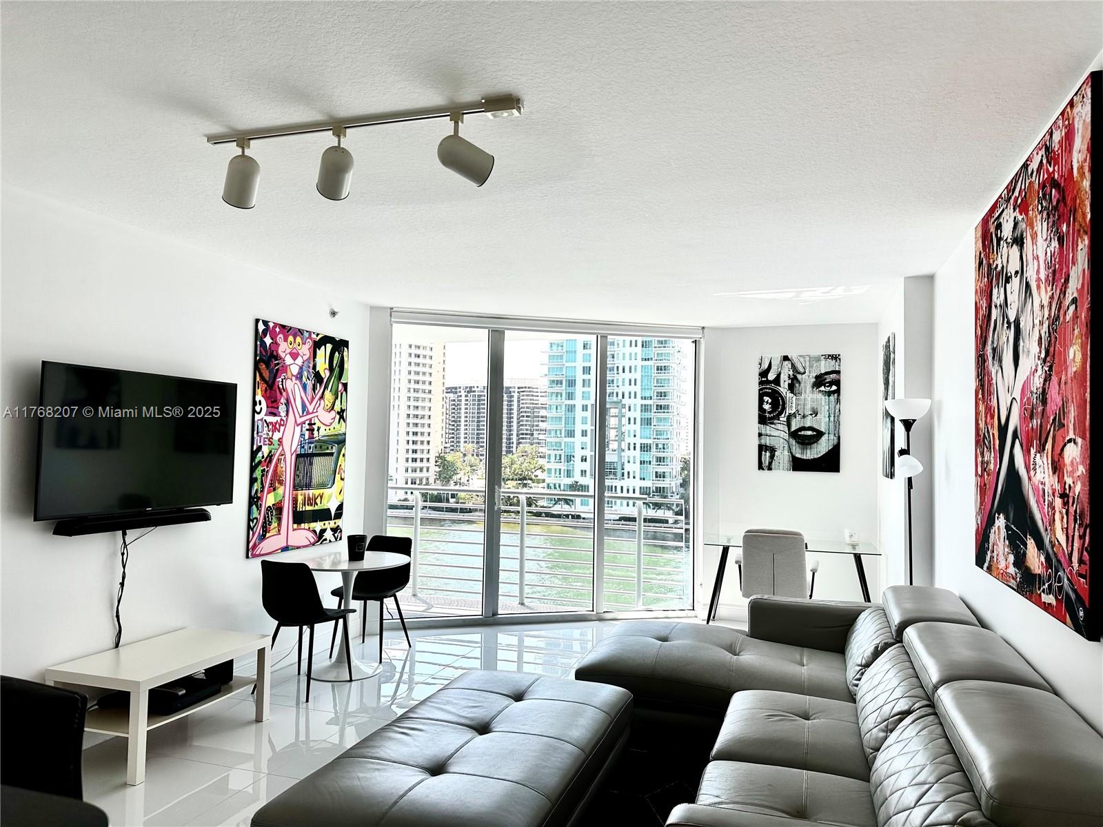 325 S Biscayne Blvd #717, Miami FL 33131