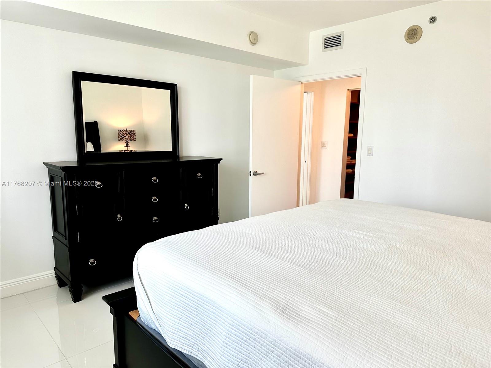 325 S Biscayne Blvd #717, Miami FL 33131