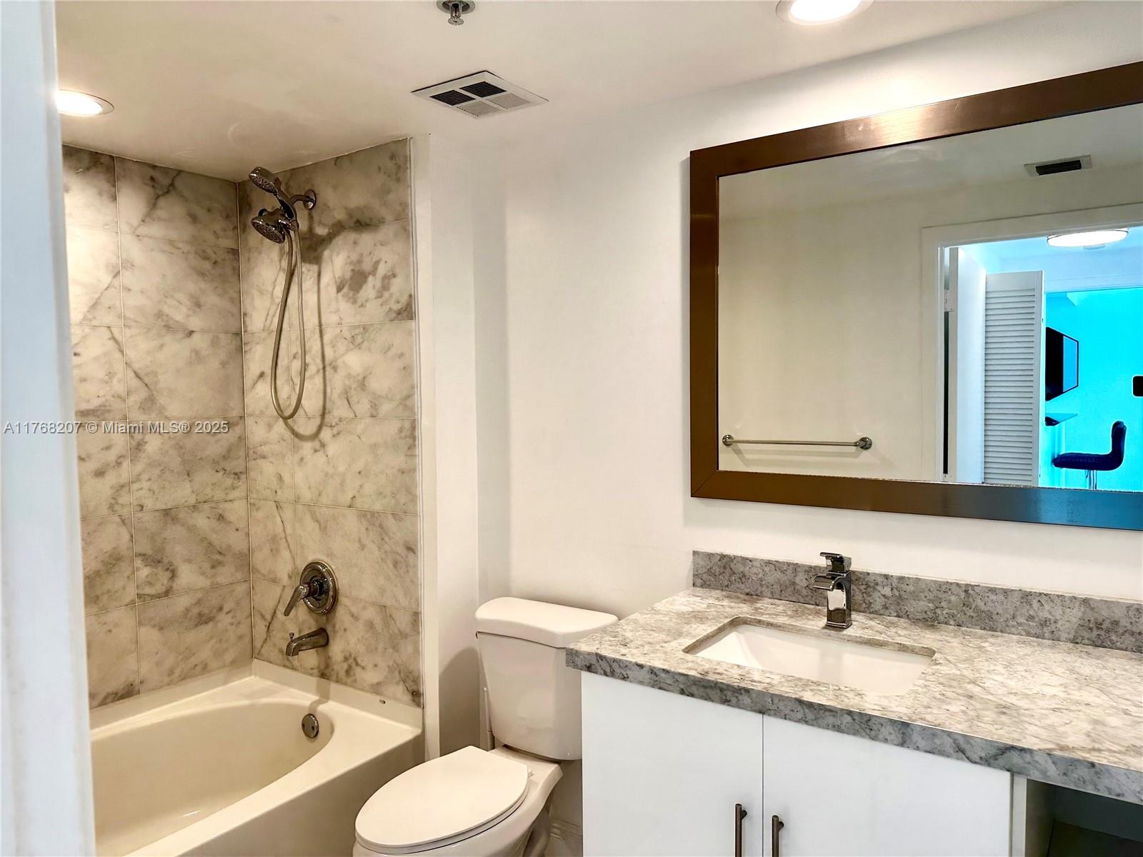 325 S Biscayne Blvd #717, Miami FL 33131