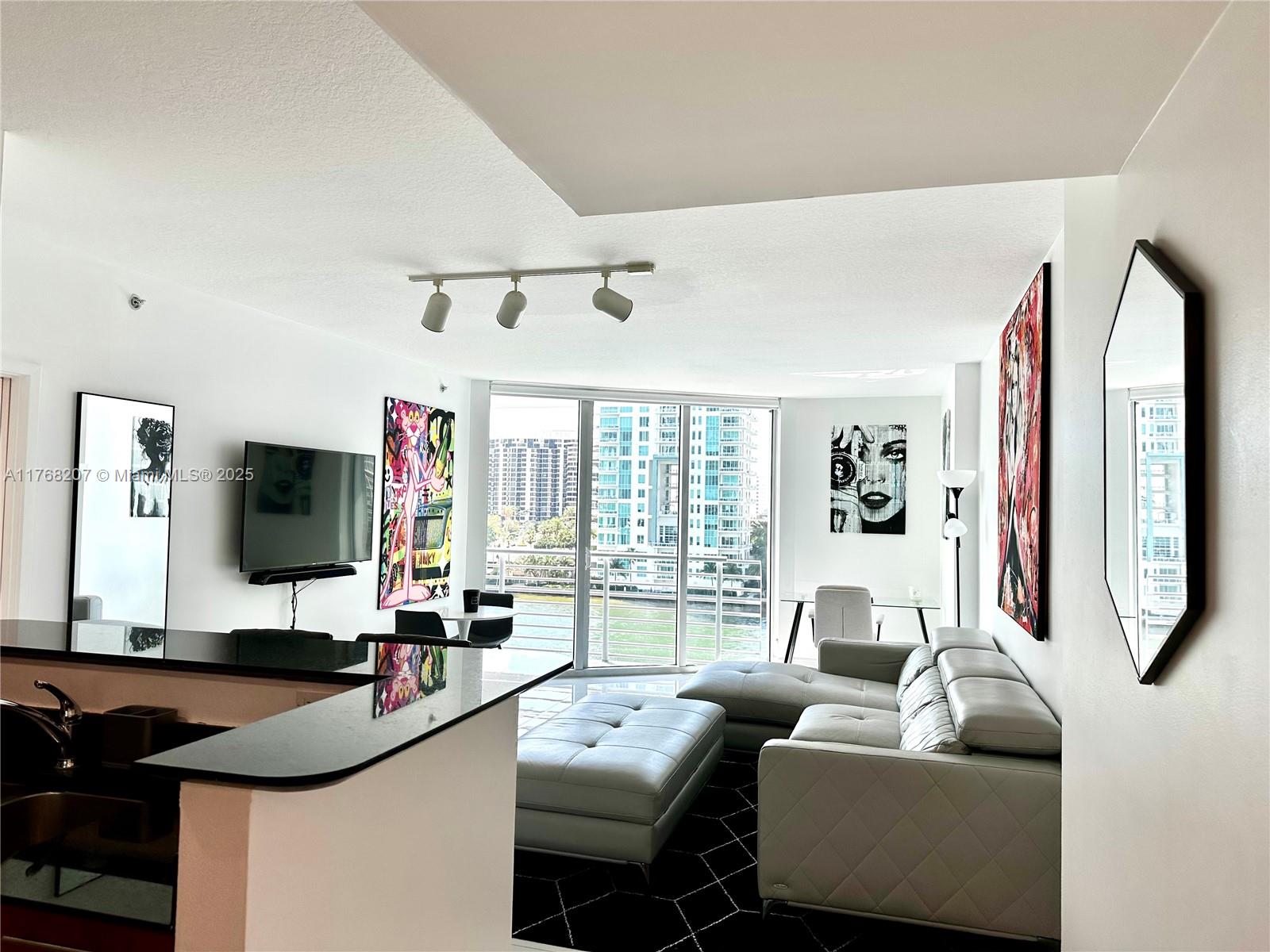 325 S Biscayne Blvd #717, Miami FL 33131