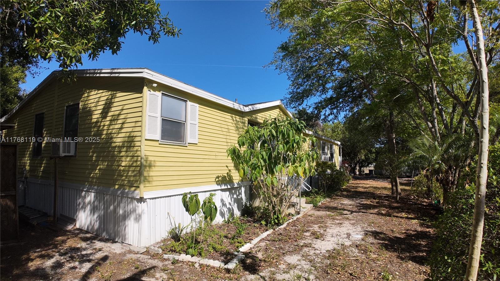 451 Montura, Clewiston, Florida image 2