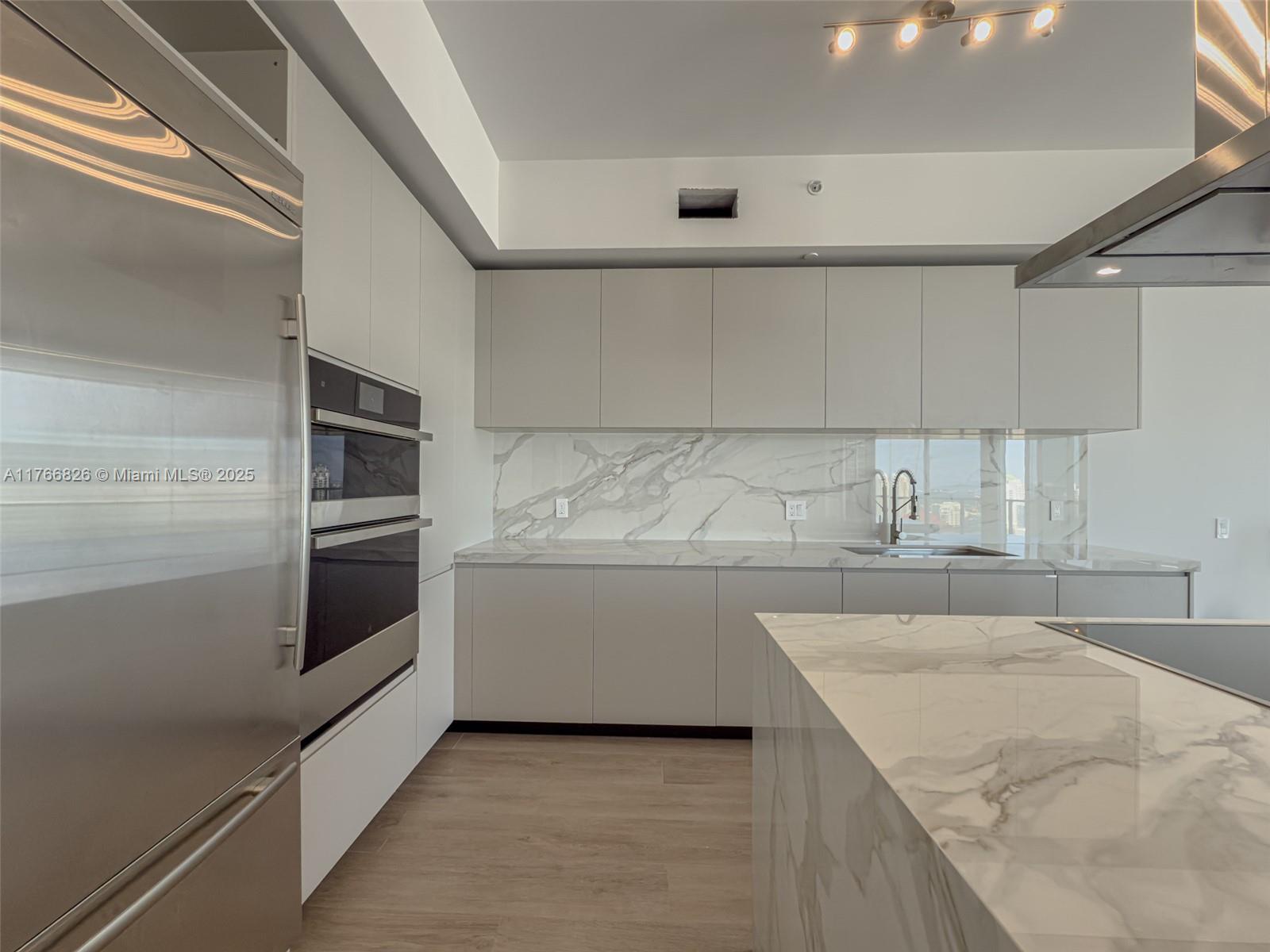 1300 Brickell Bay Dr #4204, Miami FL 33131