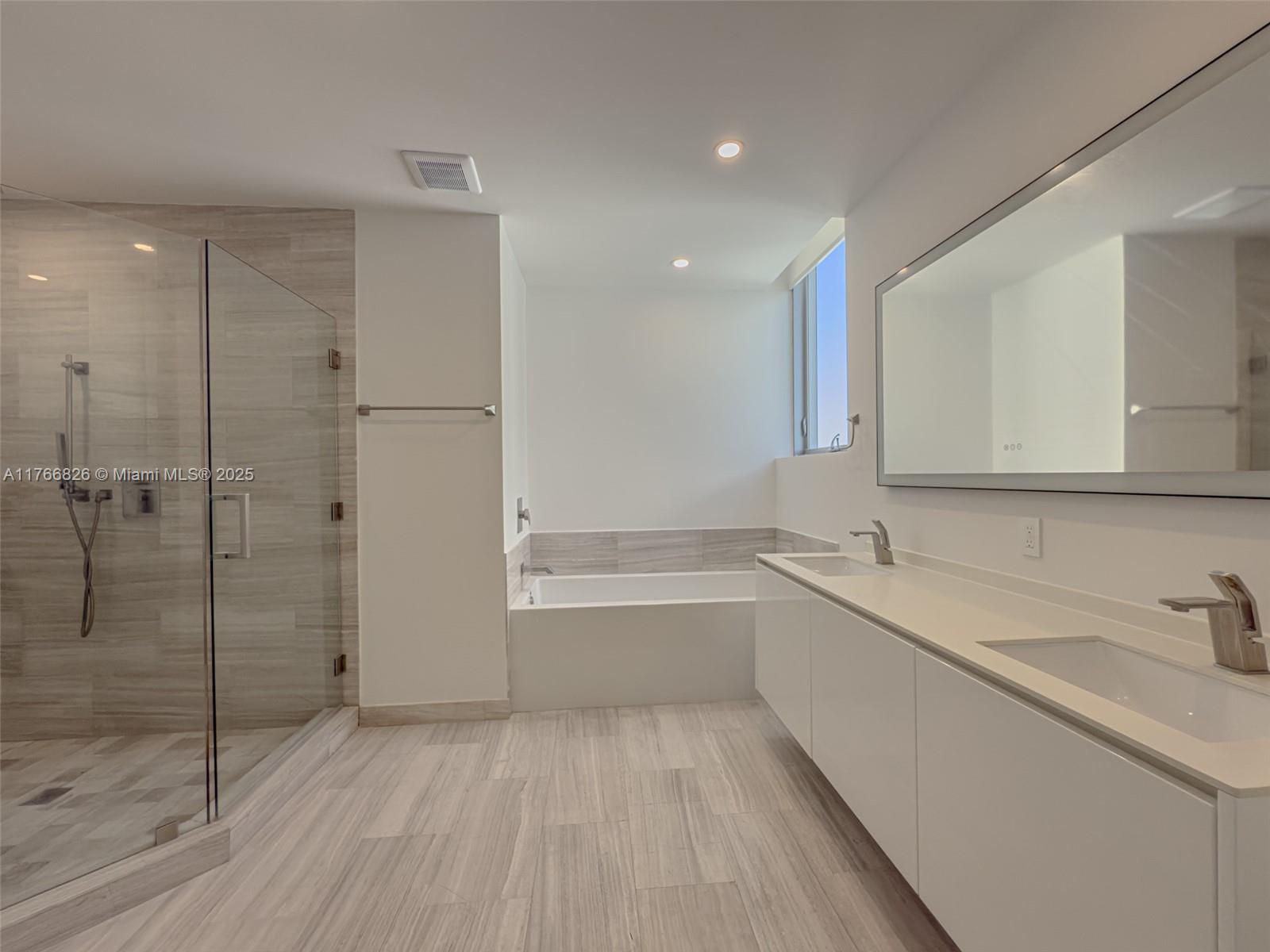 1300 Brickell Bay Dr #4204, Miami FL 33131