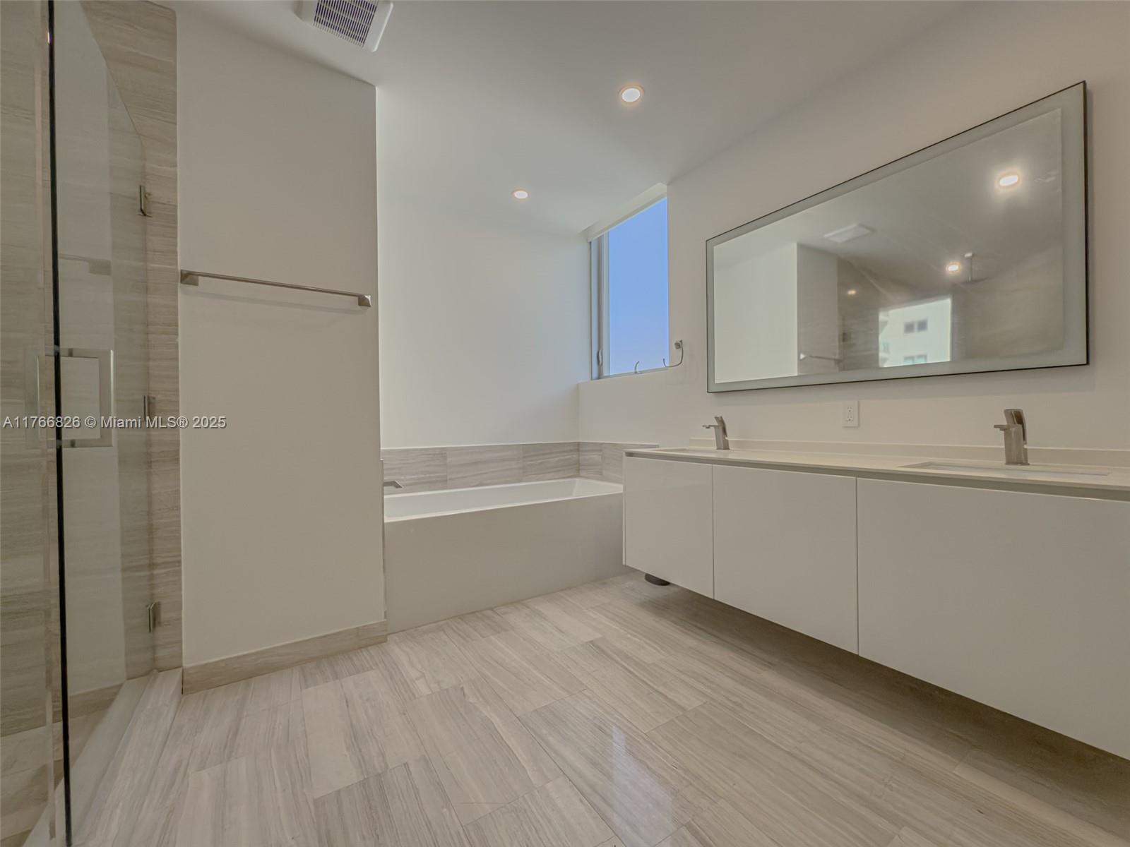 1300 Brickell Bay Dr #4204, Miami FL 33131