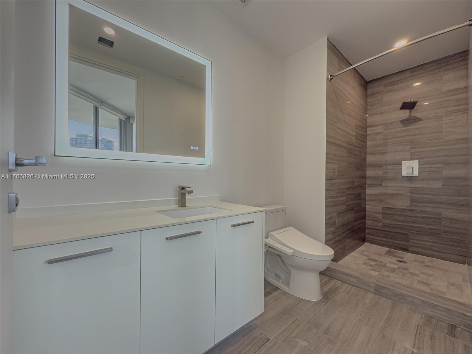 1300 Brickell Bay Dr #4204, Miami FL 33131