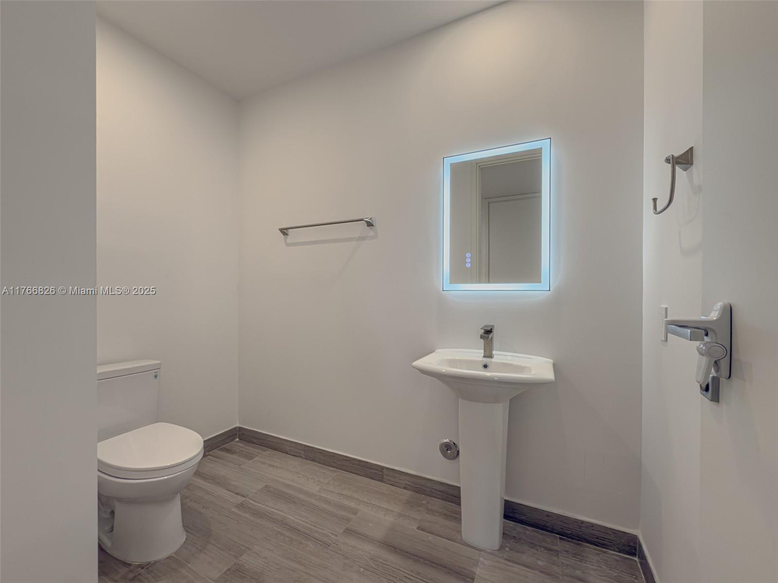 1300 Brickell Bay Dr #4204, Miami FL 33131