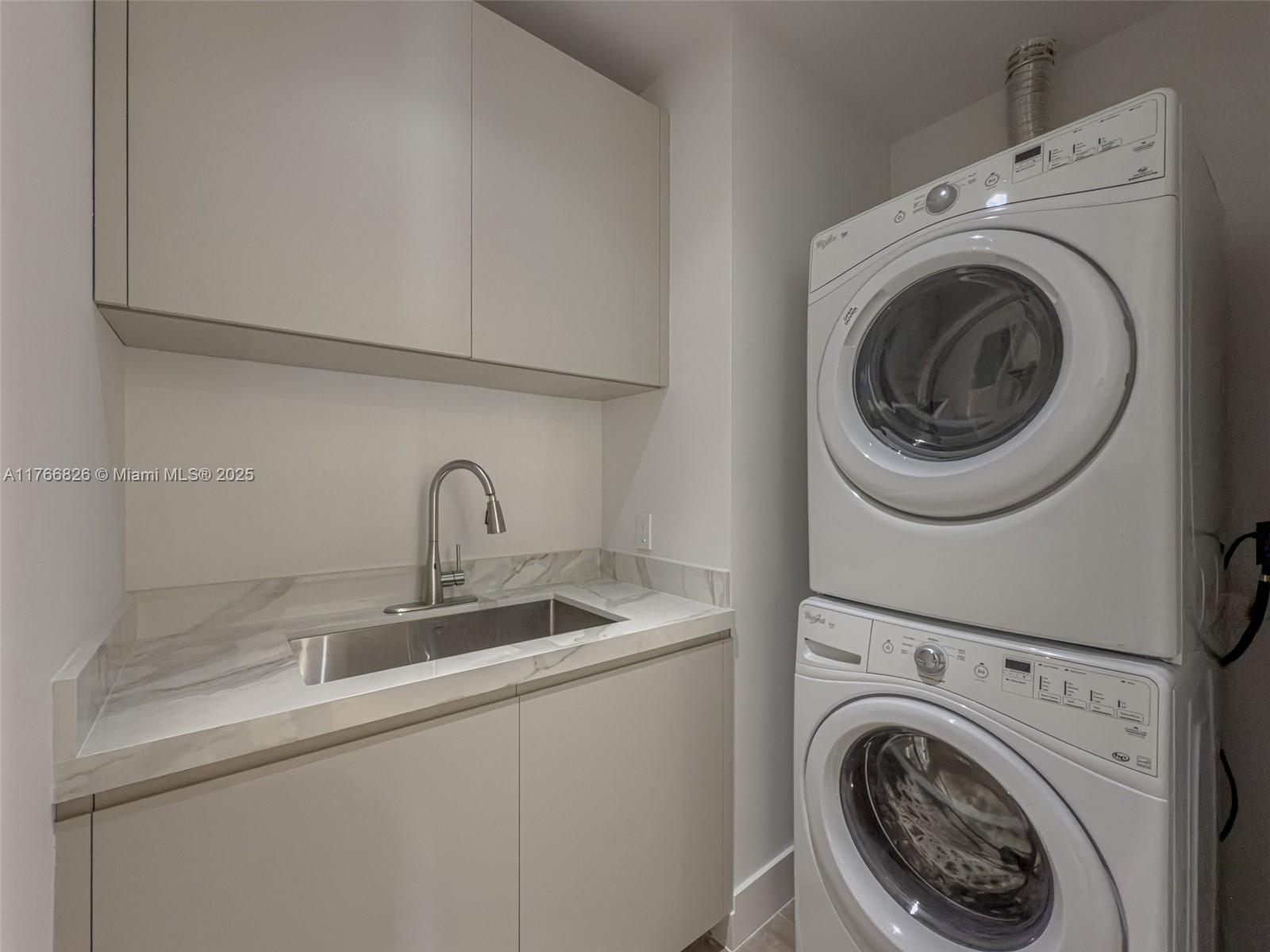 1300 Brickell Bay Dr #4204, Miami FL 33131