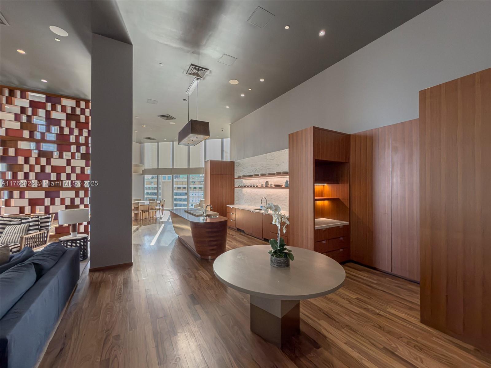 1300 Brickell Bay Dr #4204, Miami FL 33131