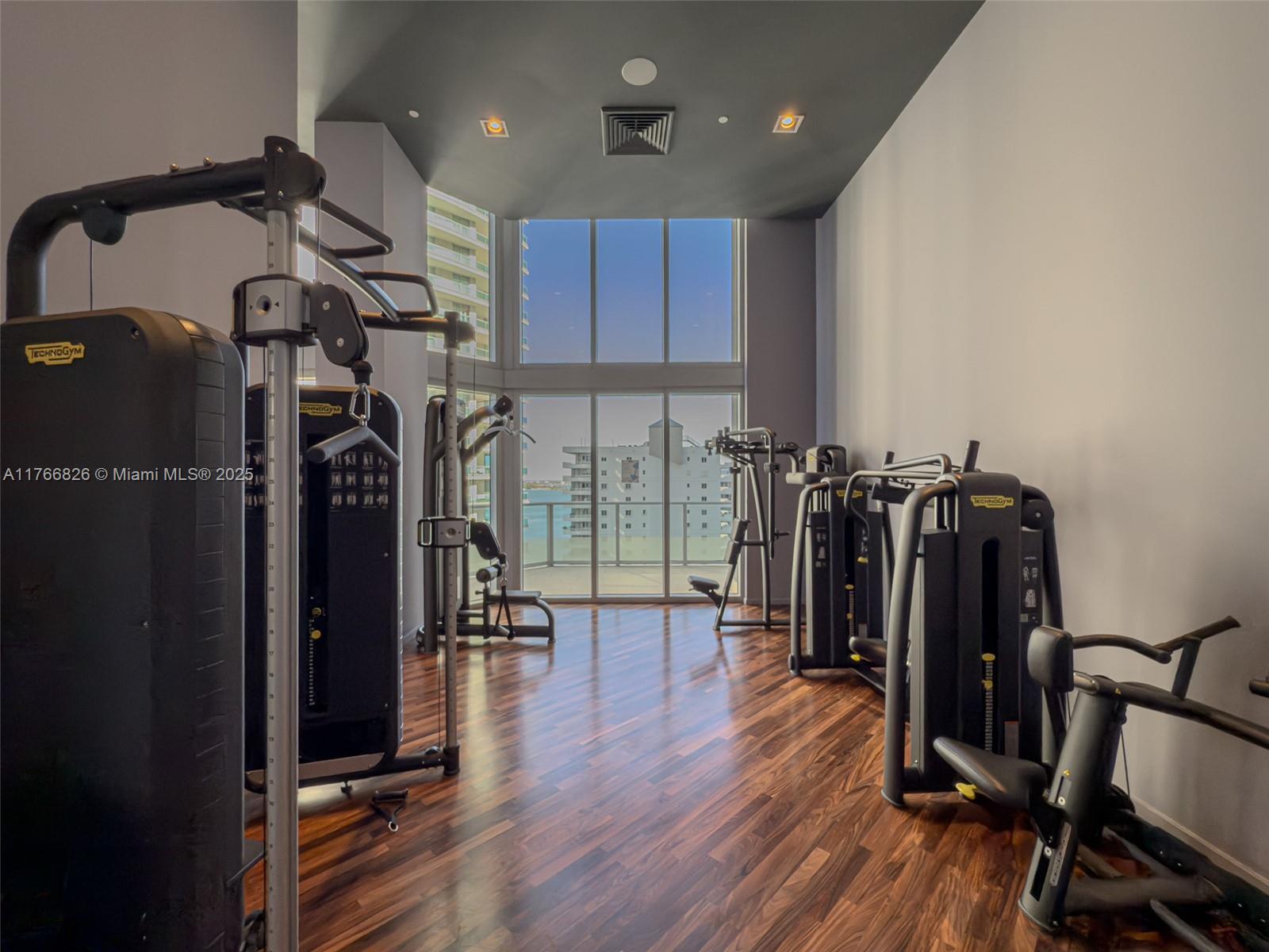 1300 Brickell Bay Dr #4204, Miami FL 33131