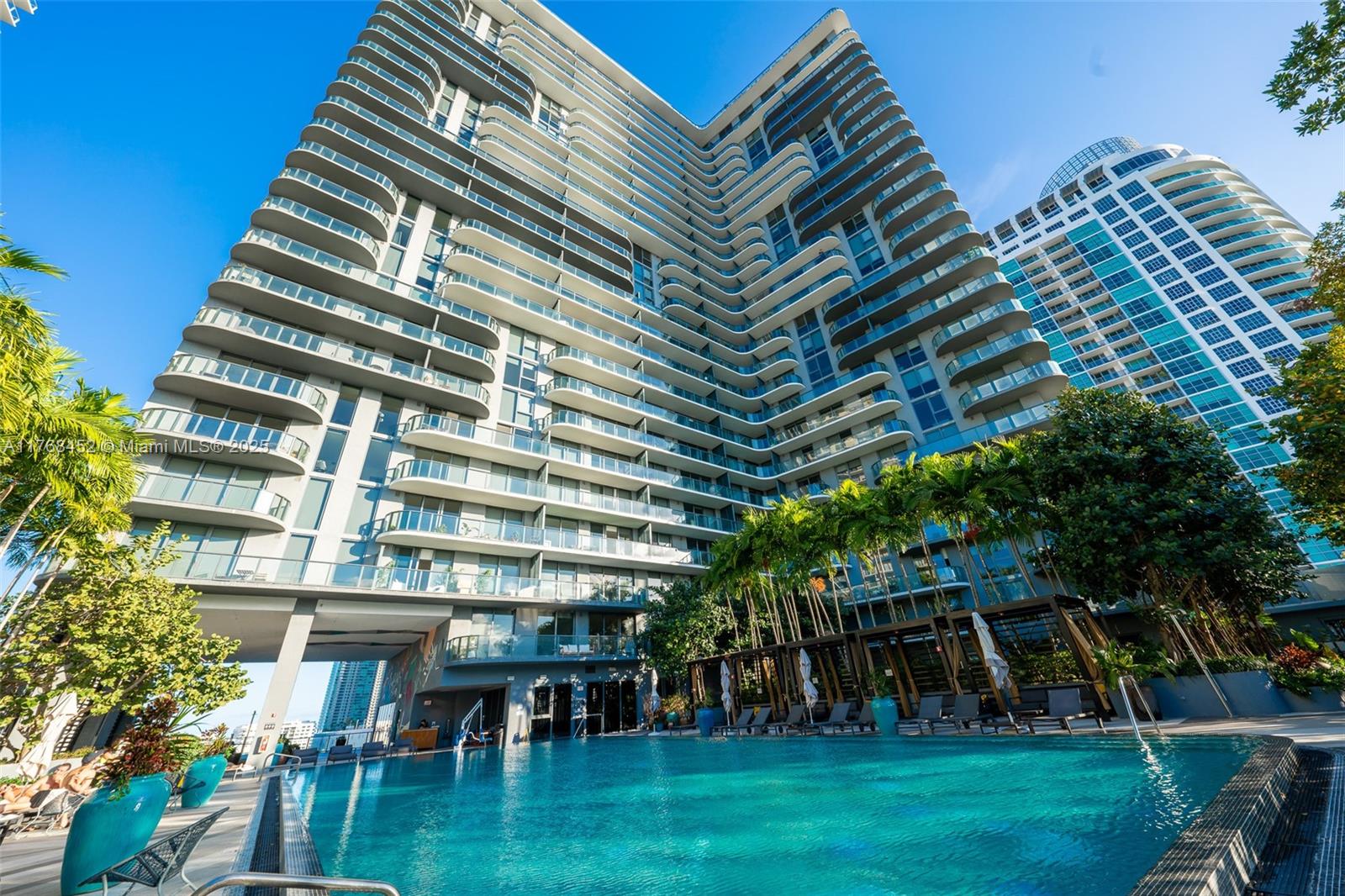 Condo for Sale in Miami, FL