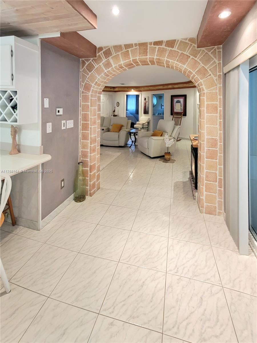 2455 NE 137th St, North Miami Beach, Florida image 10