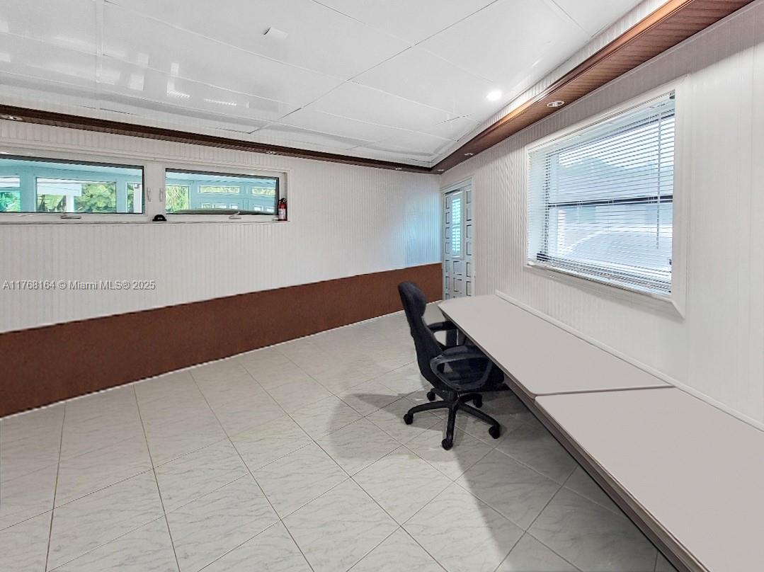 2455 NE 137th St, North Miami Beach, Florida image 4
