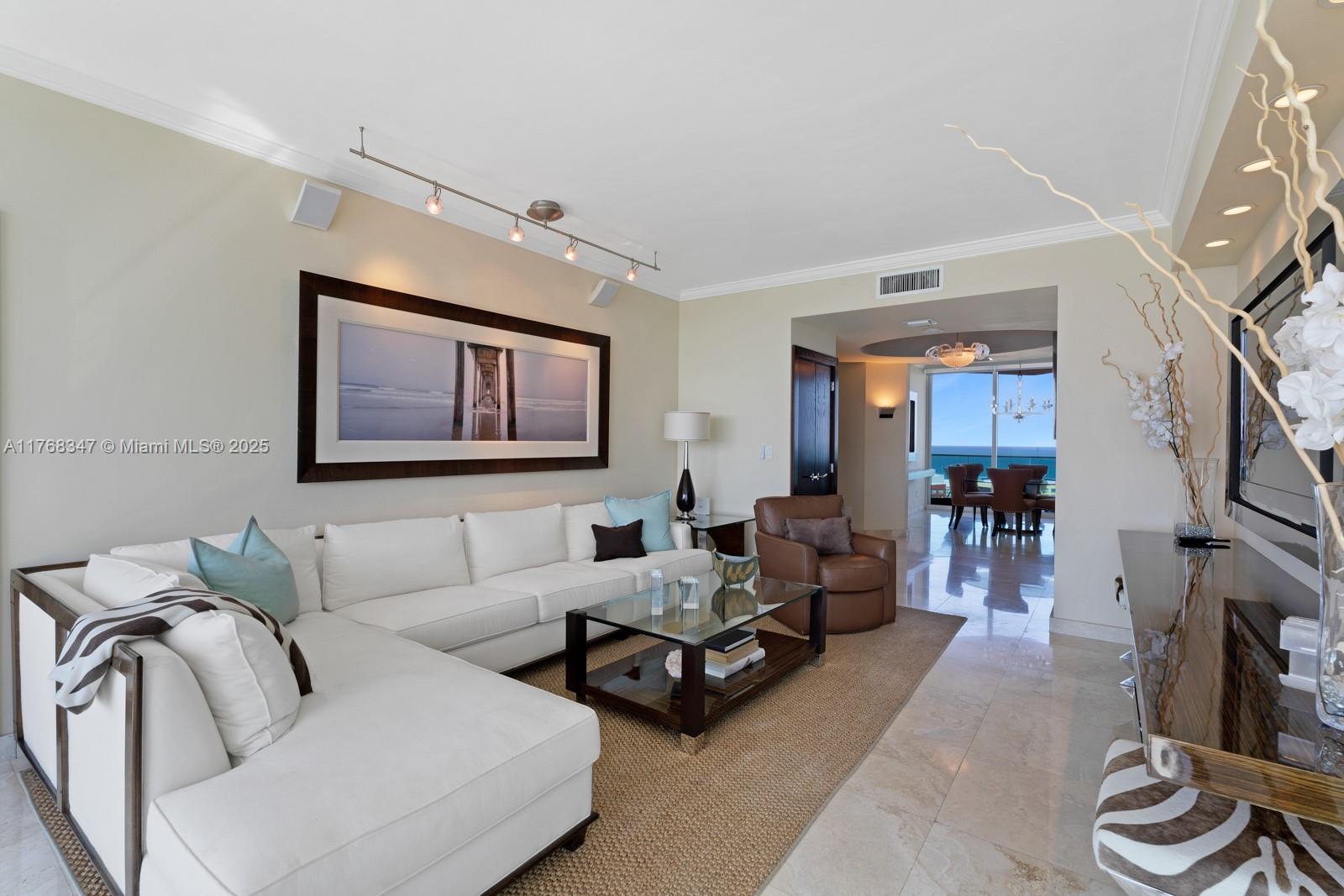 300 S Pointe Dr #1902, Miami Beach FL 33139