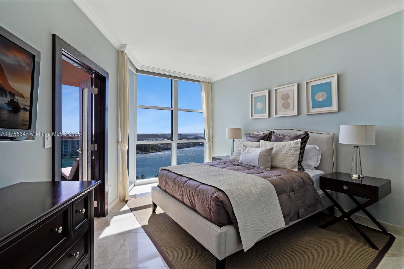 300 S Pointe Dr #1902, Miami Beach FL 33139