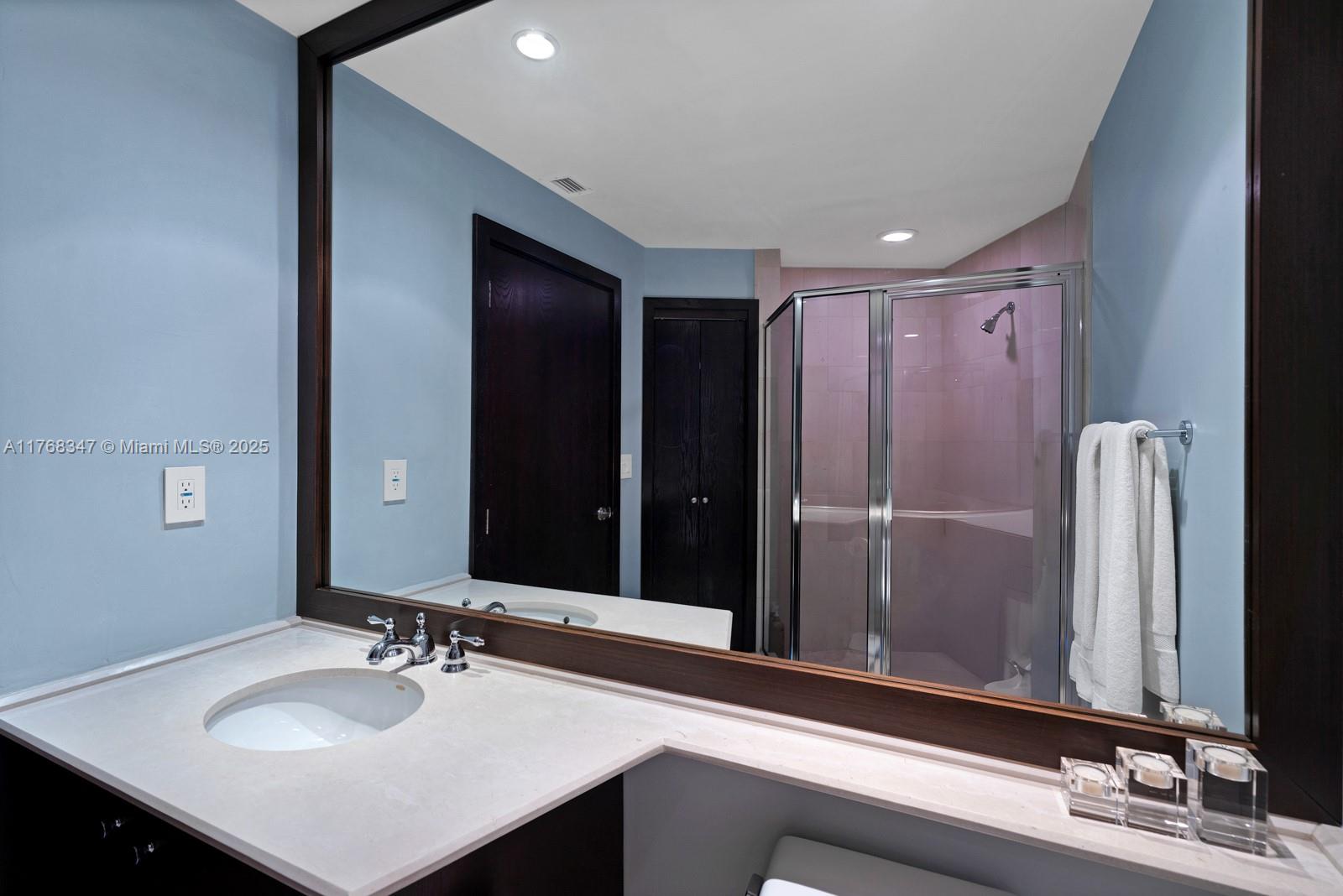 300 S Pointe Dr #1902, Miami Beach FL 33139