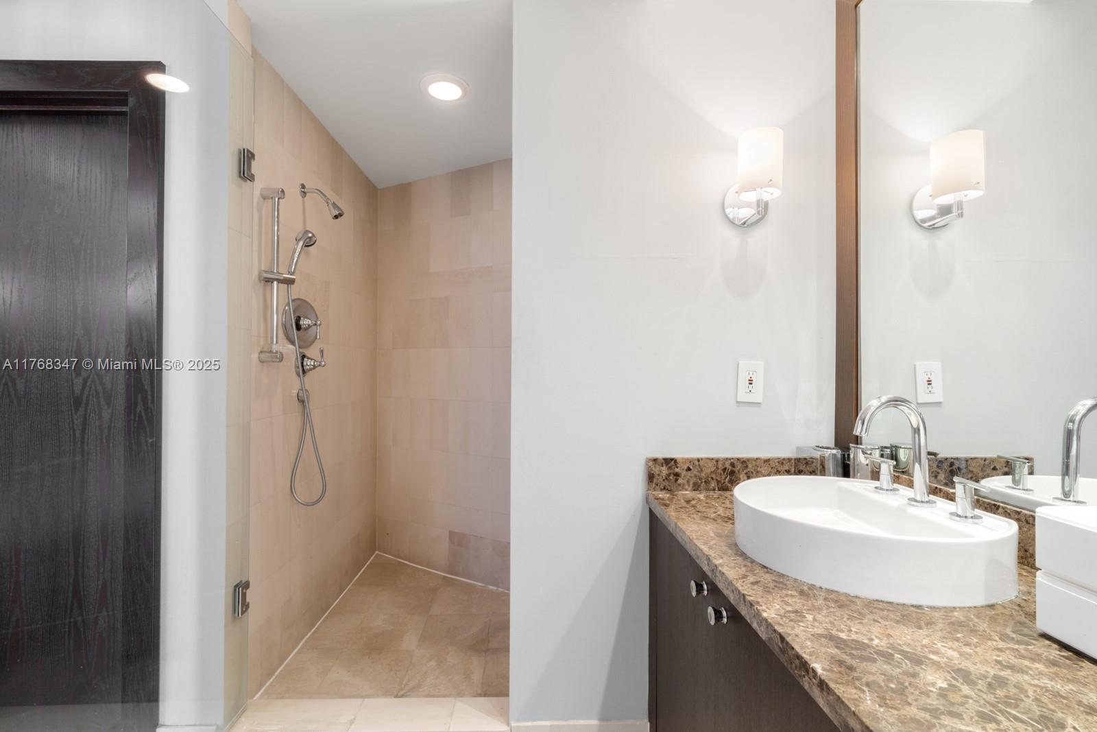 300 S Pointe Dr #1902, Miami Beach FL 33139