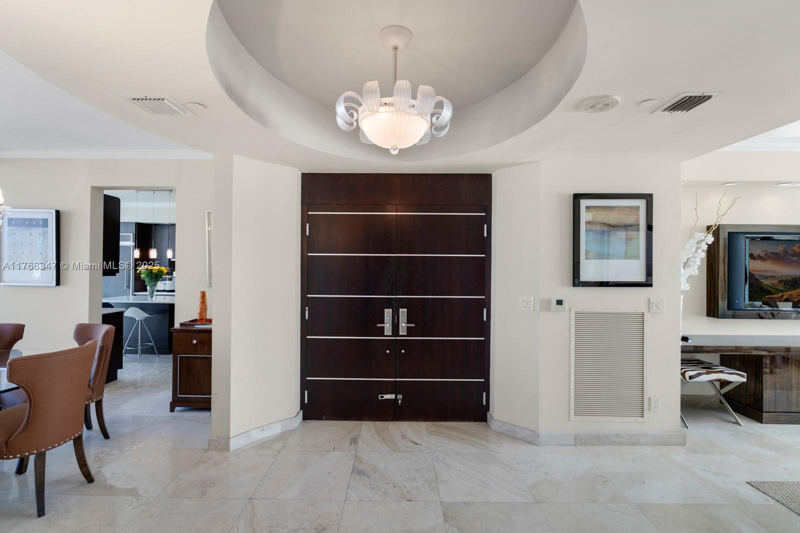 300 S Pointe Dr #1902, Miami Beach FL 33139