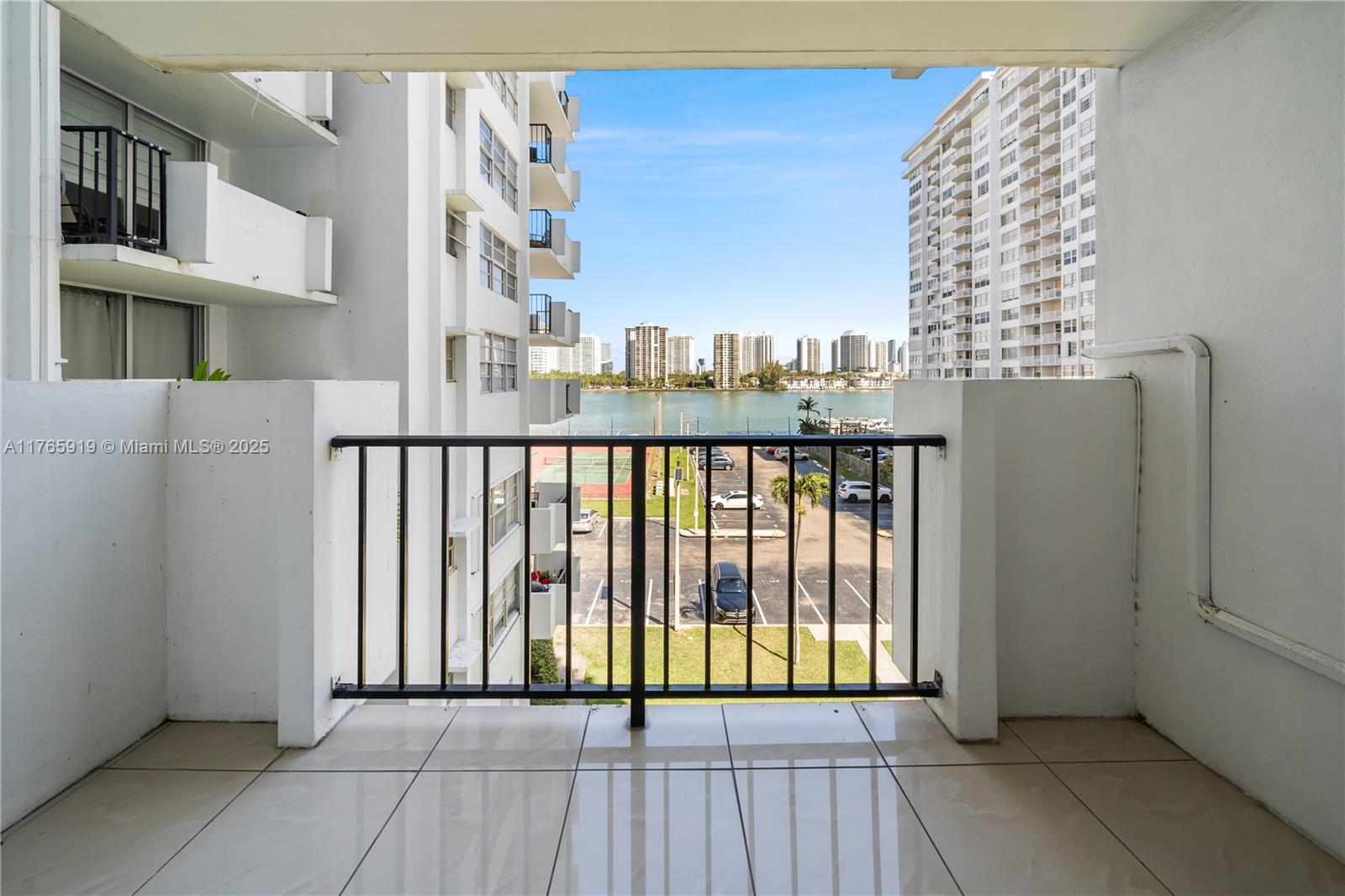 2750 NE 183rd St #401, Aventura, Florida image 24