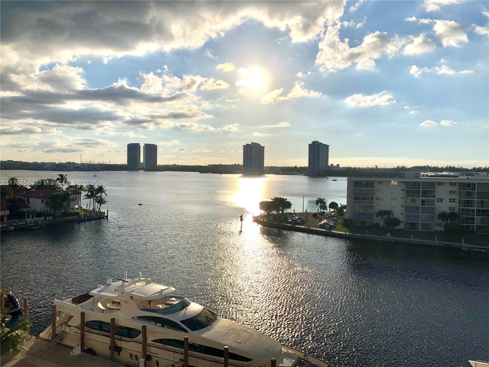Condo for Sale in Aventura, FL