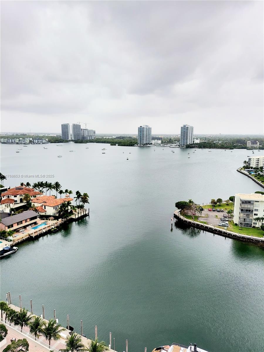 Condo for Rent in Aventura, FL