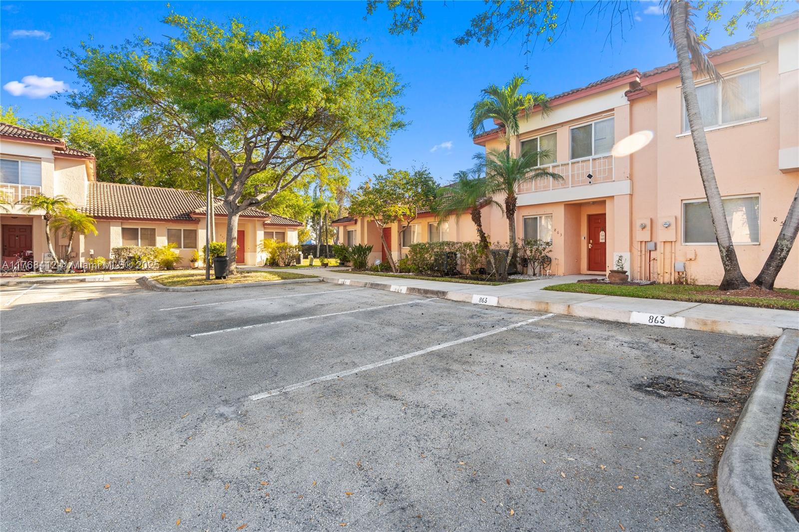 863 NW 208th Ter #863, Pembroke Pines, Florida image 2