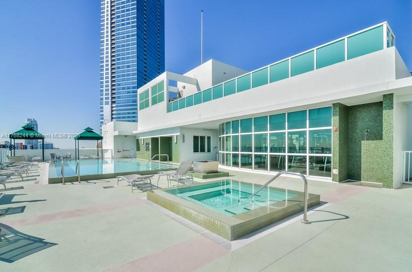 218 SE 14th St #1007, Miami FL 33131