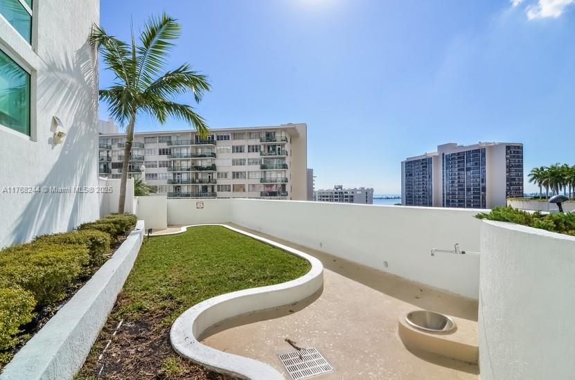 218 SE 14th St #1007, Miami FL 33131