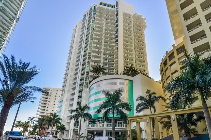 218 SE 14th St #1007, Miami FL 33131